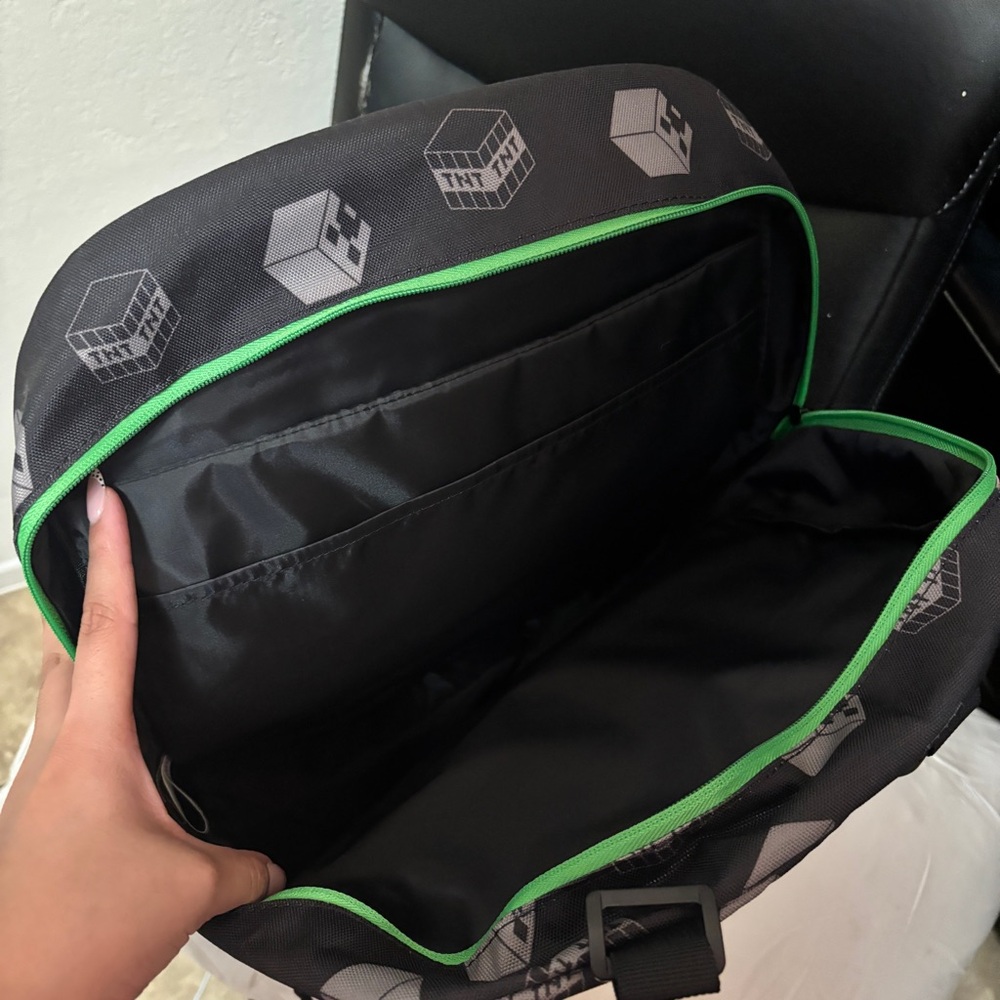 Minecraft Creeper Backpack - Picture 10 of 11